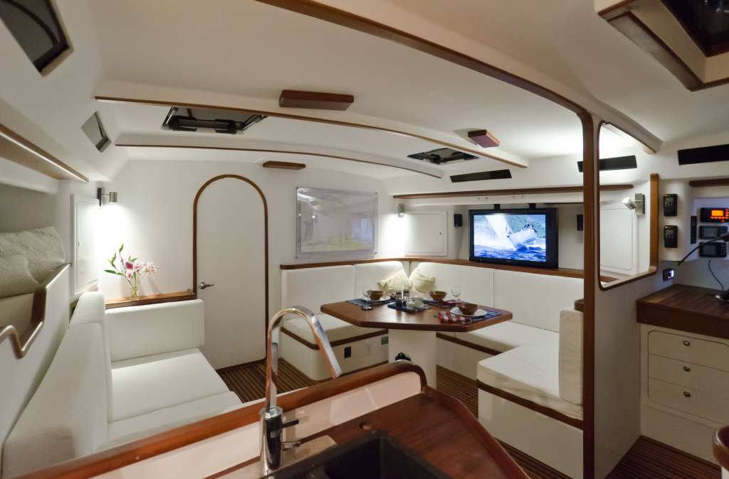 Yacht SAFARA -  Salon View 2.jpg