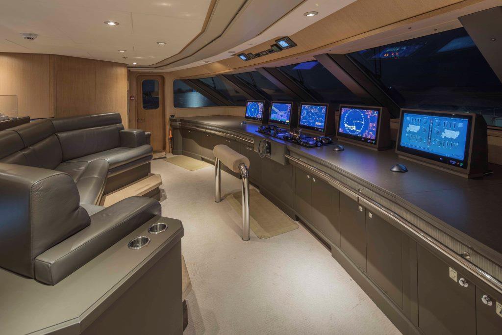 Yacht SAMADHI - Bridge.jpg