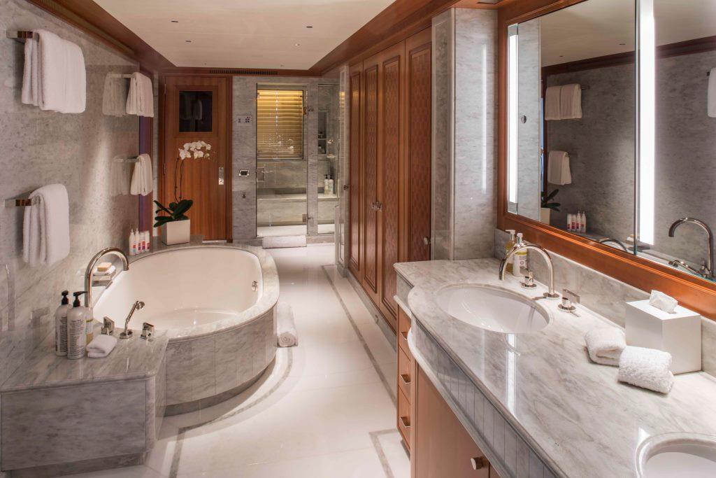 Yacht SAMADHI - Master bath.jpg