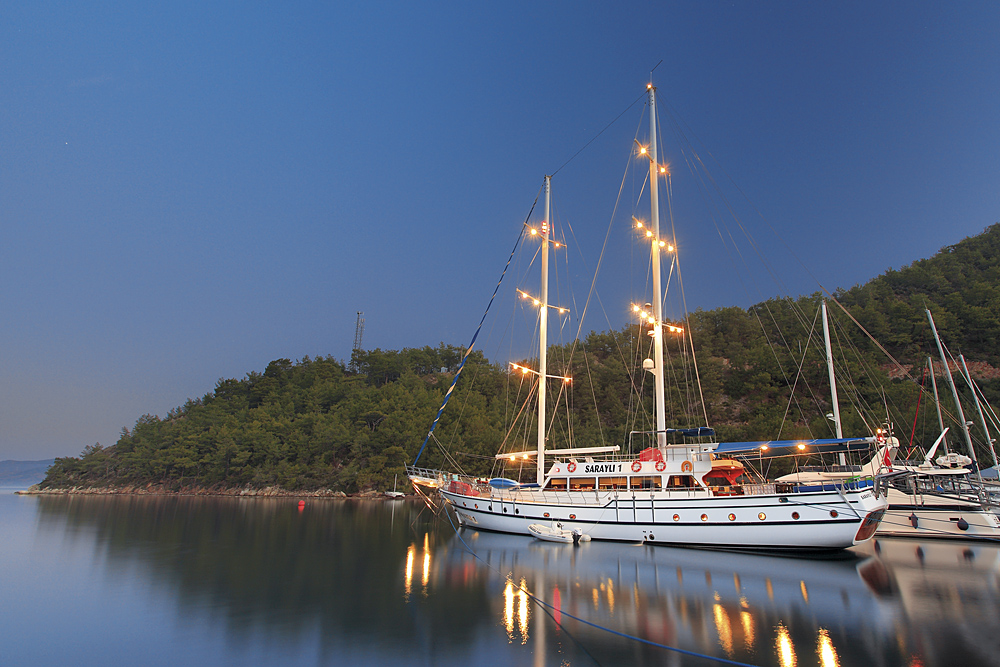 Yacht SARAYLI  I - In Port.jpg