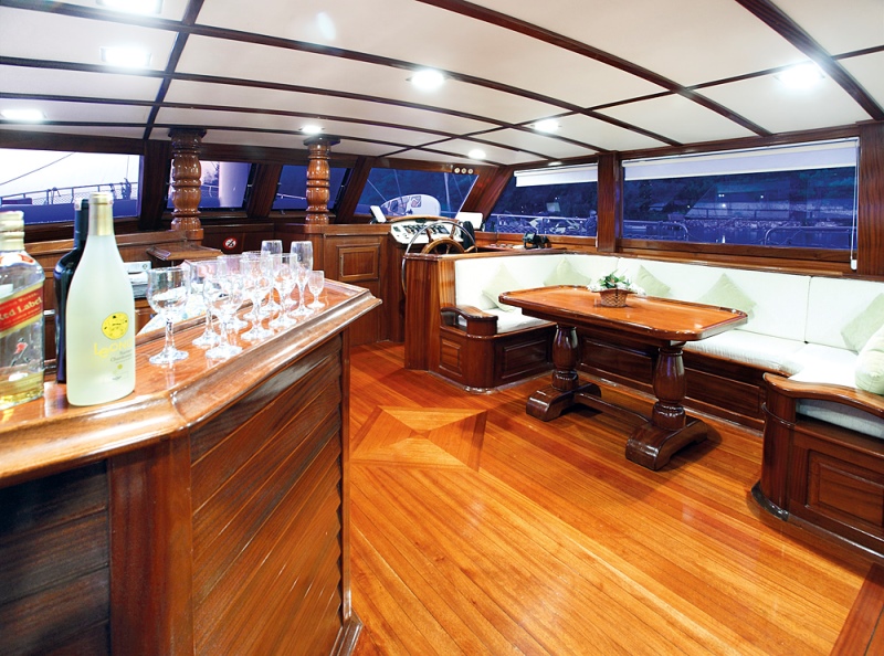 Yacht SARAYLI  I - Salon Bar and Dining.jpg