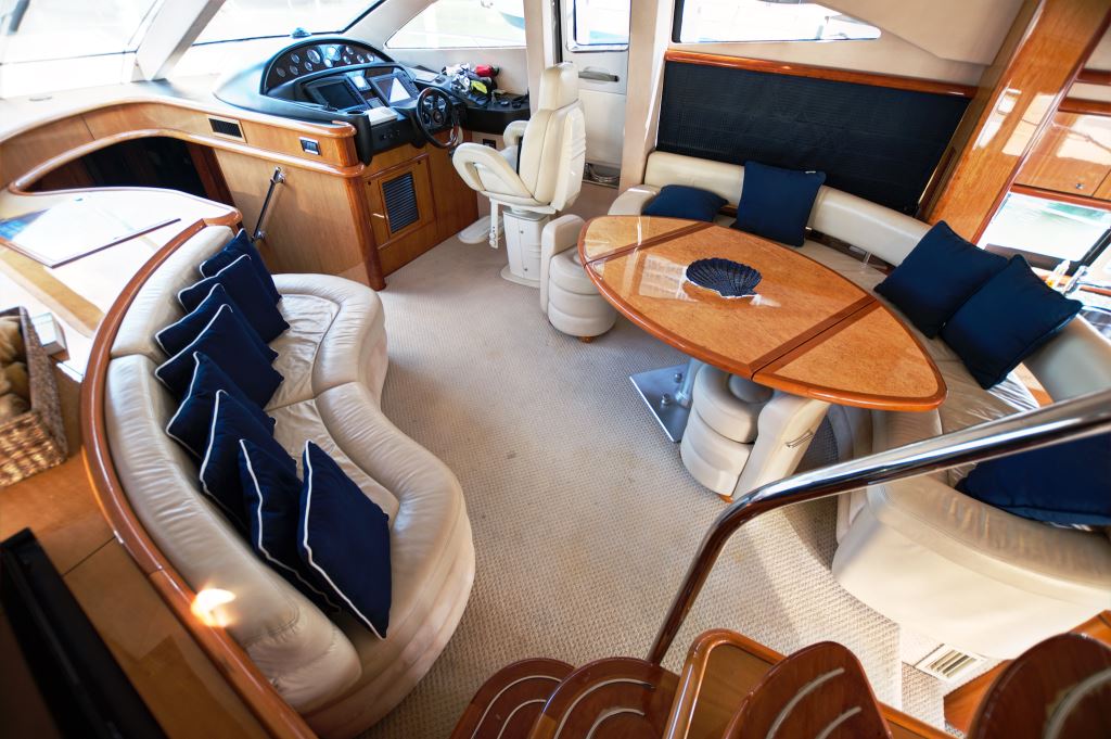 Yacht SAYANORA -  Salon.jpg