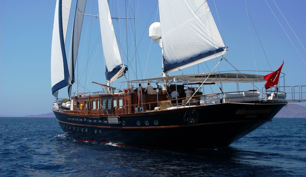 Yacht SEA DREAM - Stern view.jpg