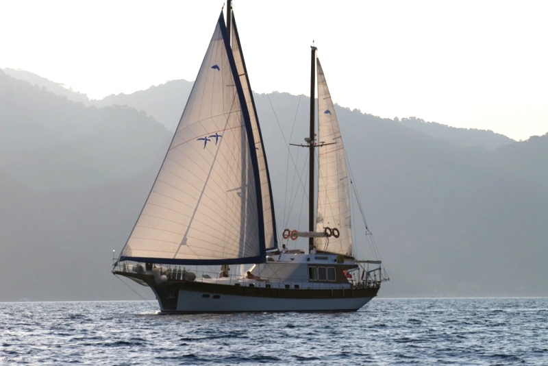 Yacht SERENITY 70 -  Main.jpg