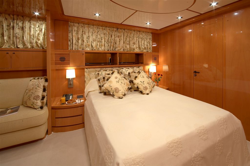 Yacht SOLONA -  Double Cabin.jpg