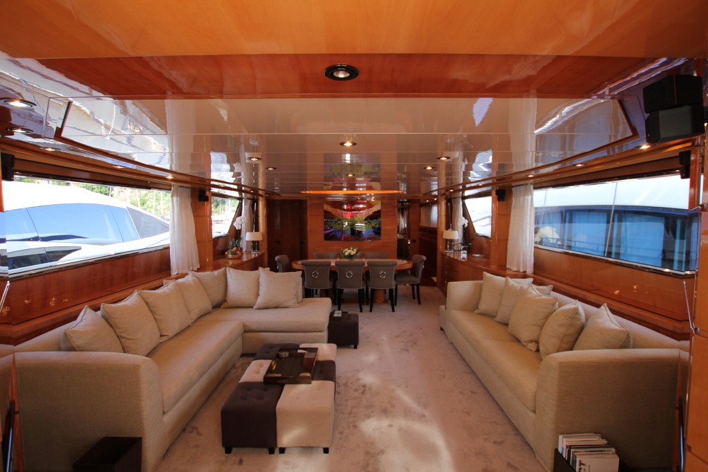 Yacht SOLONA -  Main Salon 2.jpg