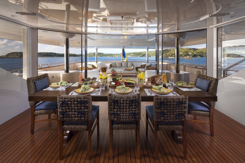 Yacht STARFIRE -  Bridge Deck Dining.jpg