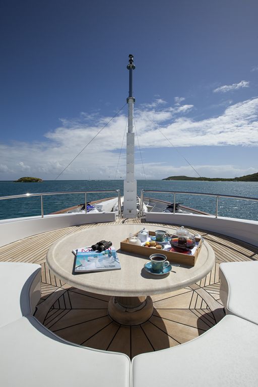Yacht STARFIRE -  Foredeck Seating.jpg