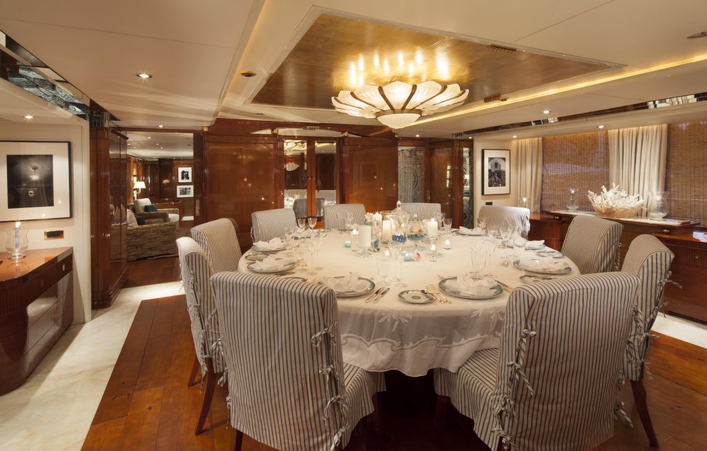 Yacht STARFIRE -  Formal Dining.jpg