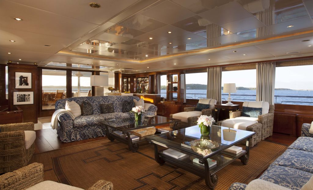Yacht STARFIRE -  Main Salon.jpg