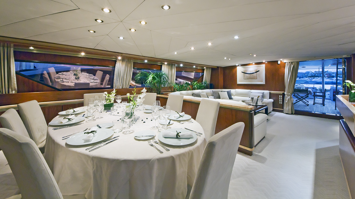 Yacht SUNLINER X -  Formal Dining.jpg