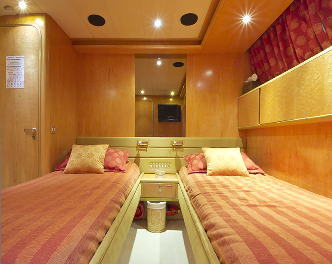 Yacht SUNLINER X -  Twin Cabin.jpg