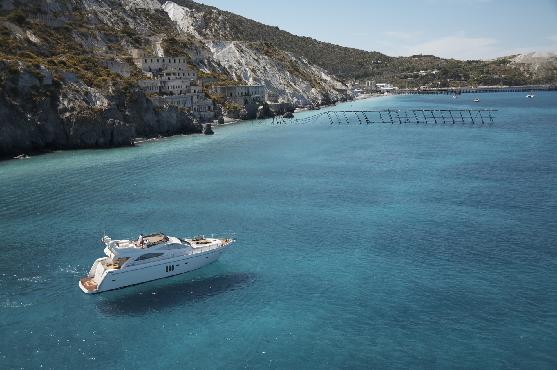 Yacht SUSY - 003.jpg