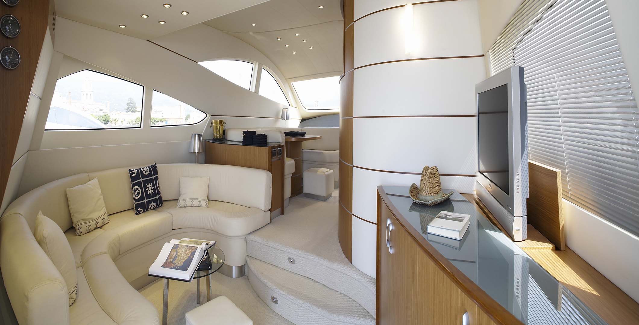 Yacht SUSY - 007.jpg