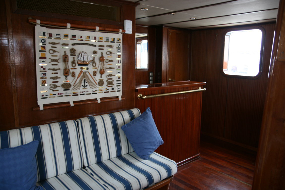 Yacht Southern Cross - Wheelhouse.jpg