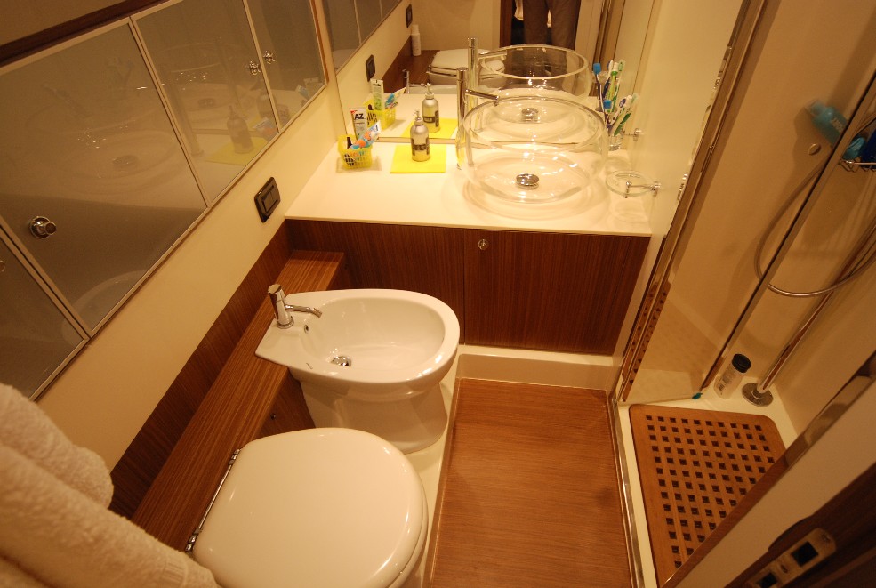 Yacht TEONE - Ensuite 2.jpg
