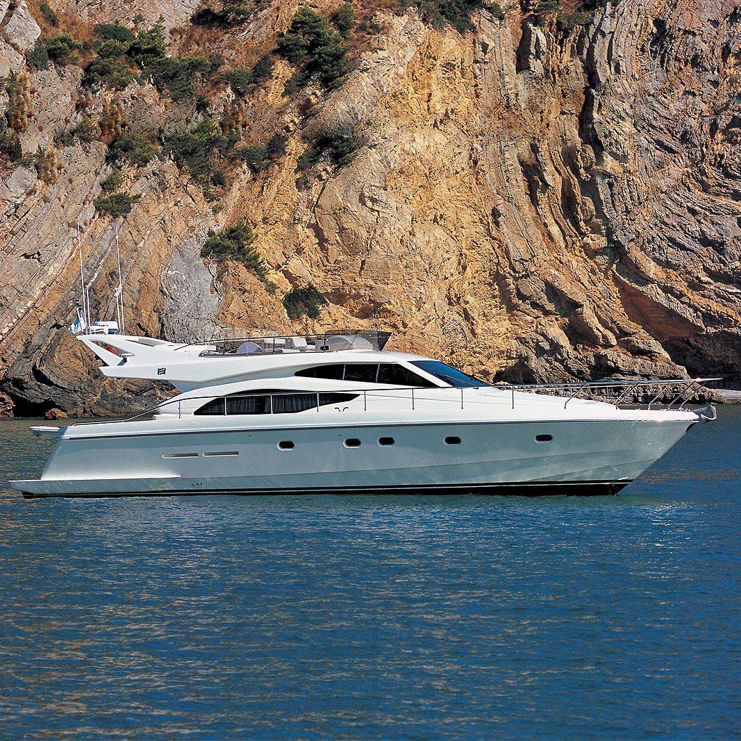Yacht TIME OUT - Profile.jpg