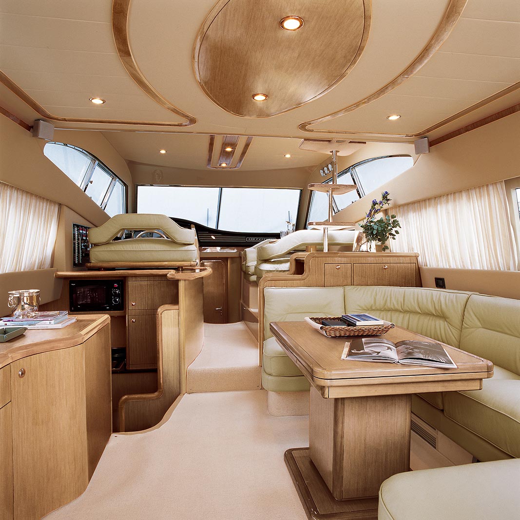 Yacht TIME OUT - Salon.jpg
