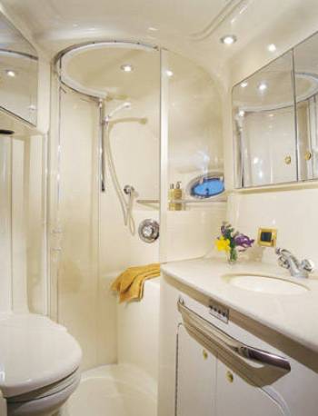 Yacht TOP SECRET -   Master Ensuite.jpg