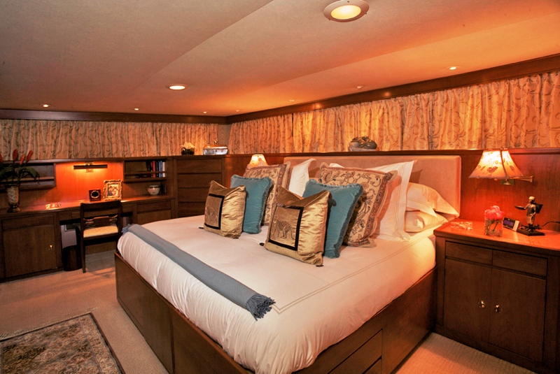 Yacht TRILOGY -  Master Cabin.jpg