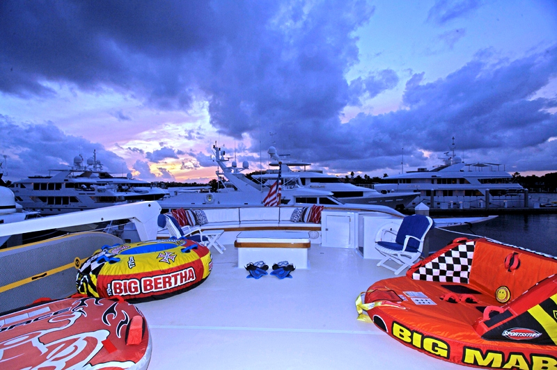 Yacht TRILOGY -  Sundeck Water sport toys.jpg