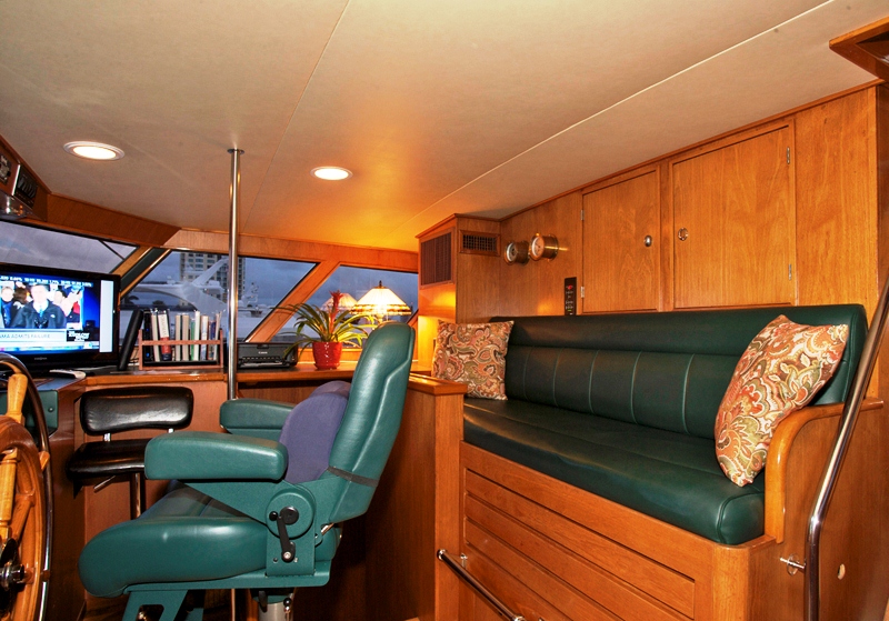 Yacht TRILOGY -  Wheelhouse.jpg