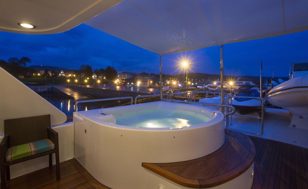 Yacht TRISARA -  Bridge Deck Spa Pool.jpg