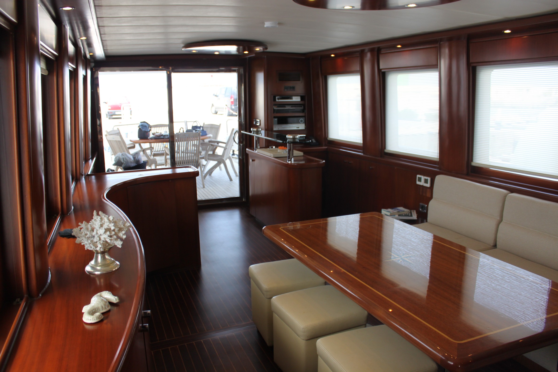 Yacht VANGUARD -  Main Salon.JPG