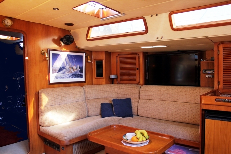 Yacht VIKING GIRL II -  Salon Seating.jpg