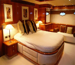 Yacht WINNING STREAK -  Master Cabin.jpg