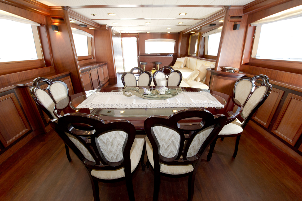 Yacht WOLF TWO -  Formal DIning.jpg