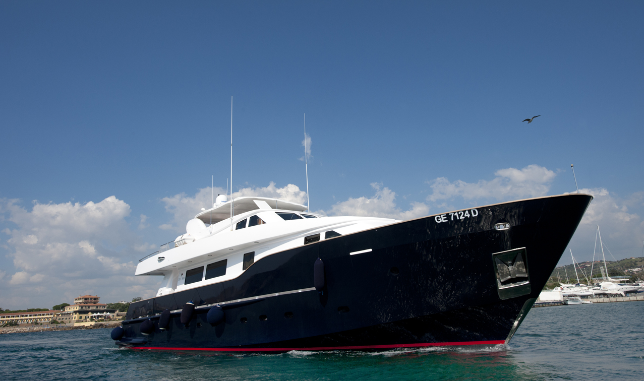 Yacht WOLF TWO -  Main.jpg
