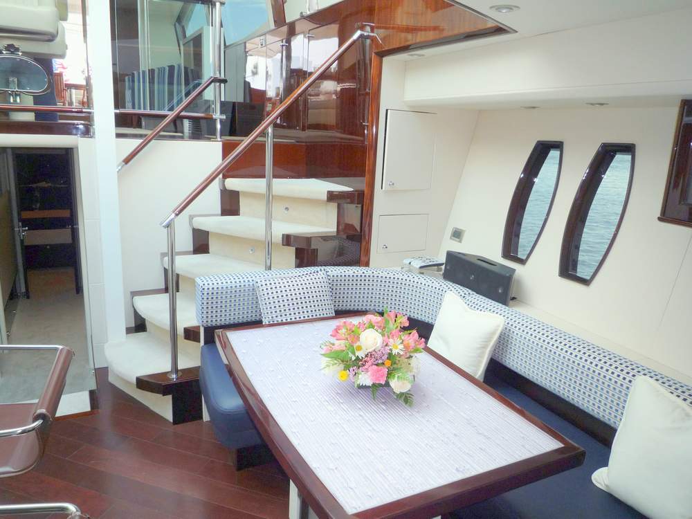 Yacht ZION -  Dining.jpg