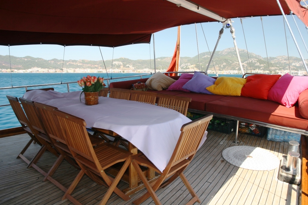 Yorgun 1 Dinning Aft Deck.JPG