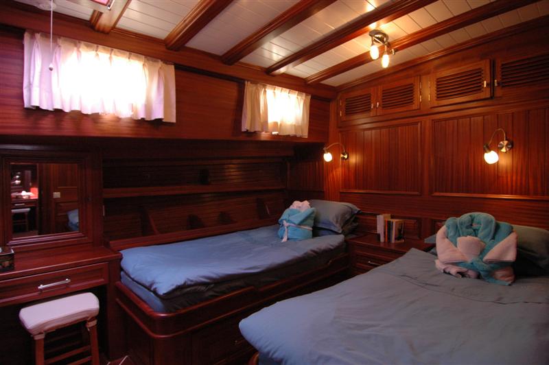Zephyria II - cabin twin.JPG