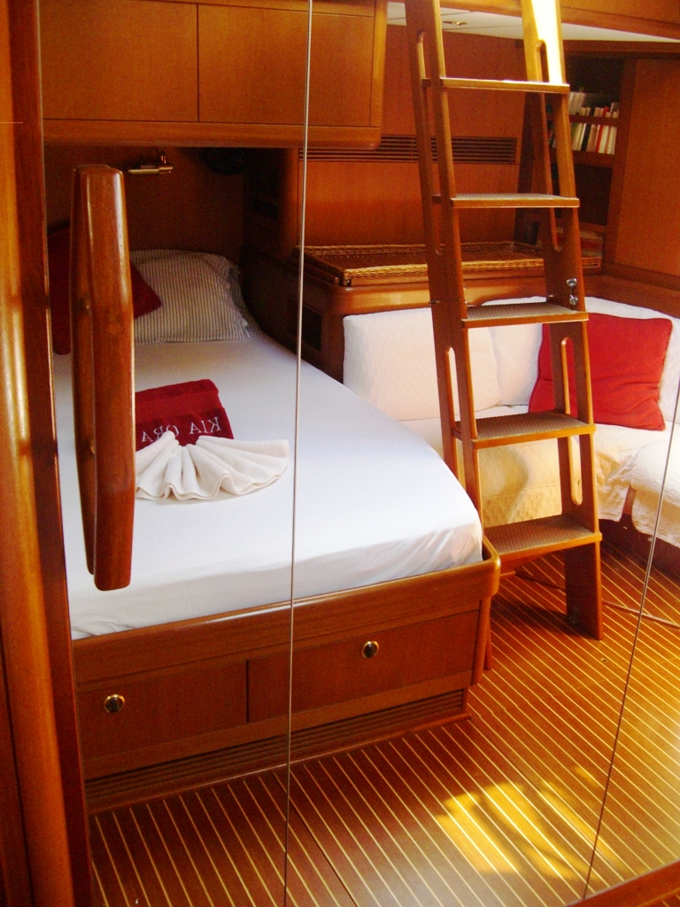kia ora III Master cabin 2.jpg