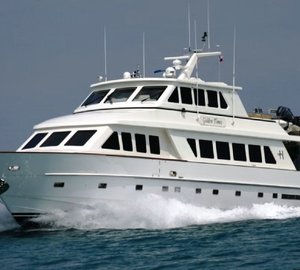 Video: Hargrave 101 RPH motor yacht CATERA leaving Quebec City, Canada