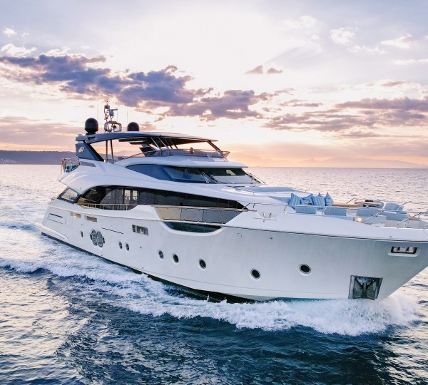 Video: Monte Carlo Yachts motor yacht MCY 76 returning to Fort Lauderdale, Florida