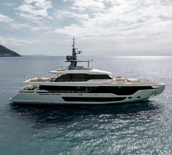 Beautiful sunrise video of Azimut 80 Yacht