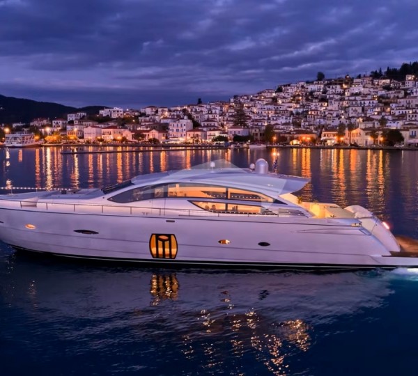Video: Pershing 74 motor yacht MARGAUX at full speed