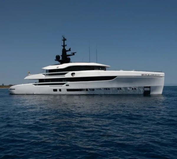 Luxurious Columbus Classic 57m Yacht underway
