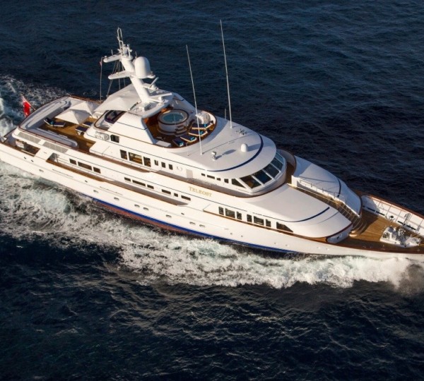 Massive 92m FEADSHIP Mega Yacht Hull 695 underway to Aalsmeer
