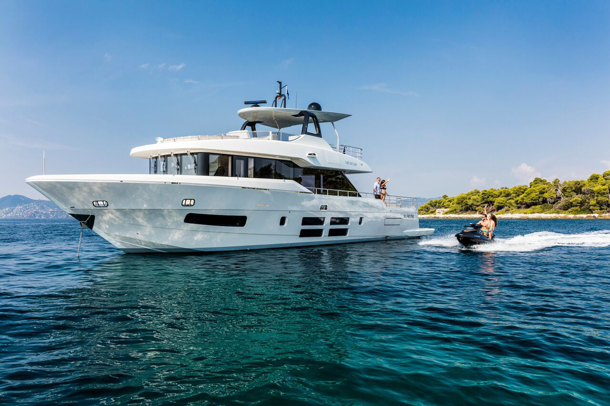 Oceanic-Yachts