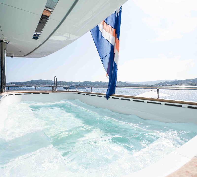 Deluxe pool