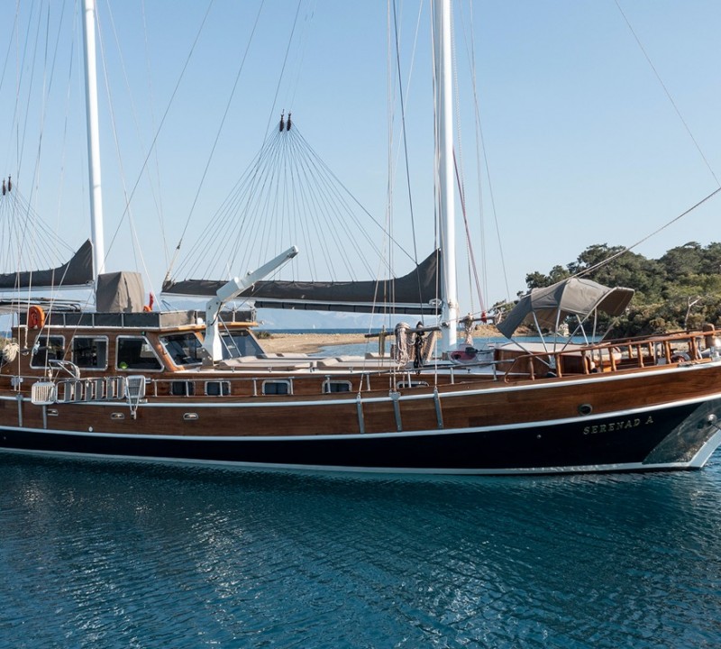 Luxury yacht SERANAD A