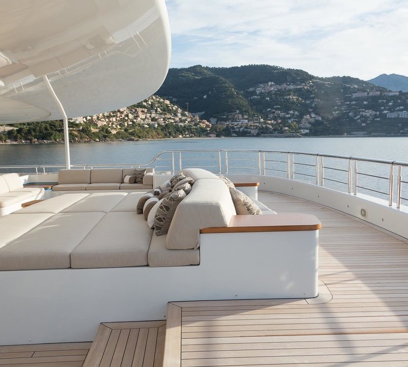 The 115m Yacht LUNA
