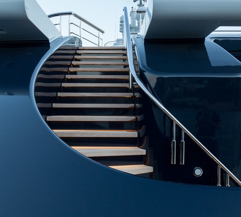 The 115m Yacht LUNA