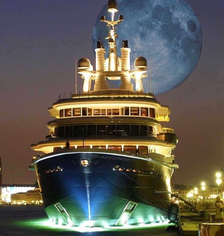 LUNA Yacht and Luna Moon