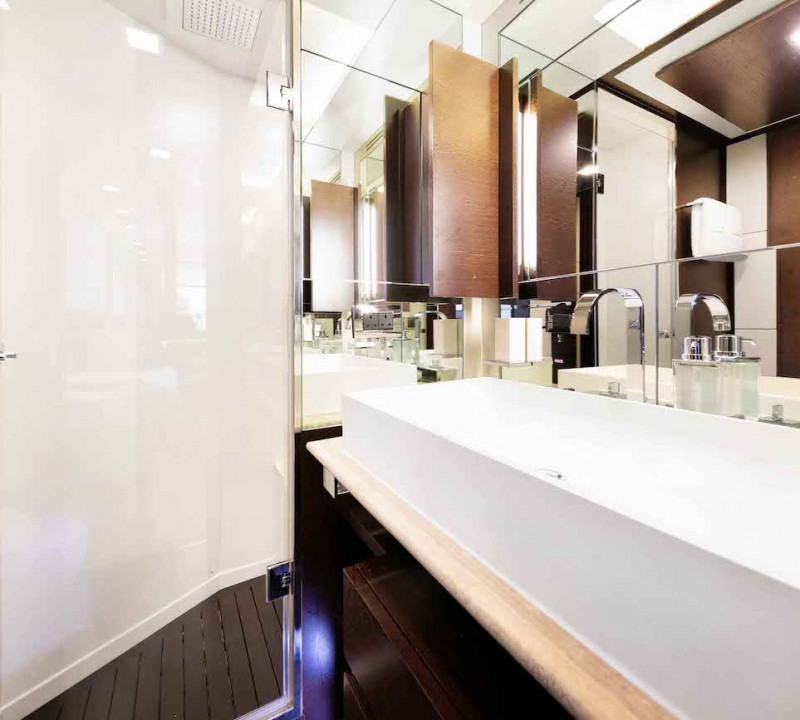 Starboard Twin Ensuite