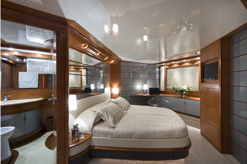 The 23m Yacht LOW BLOW